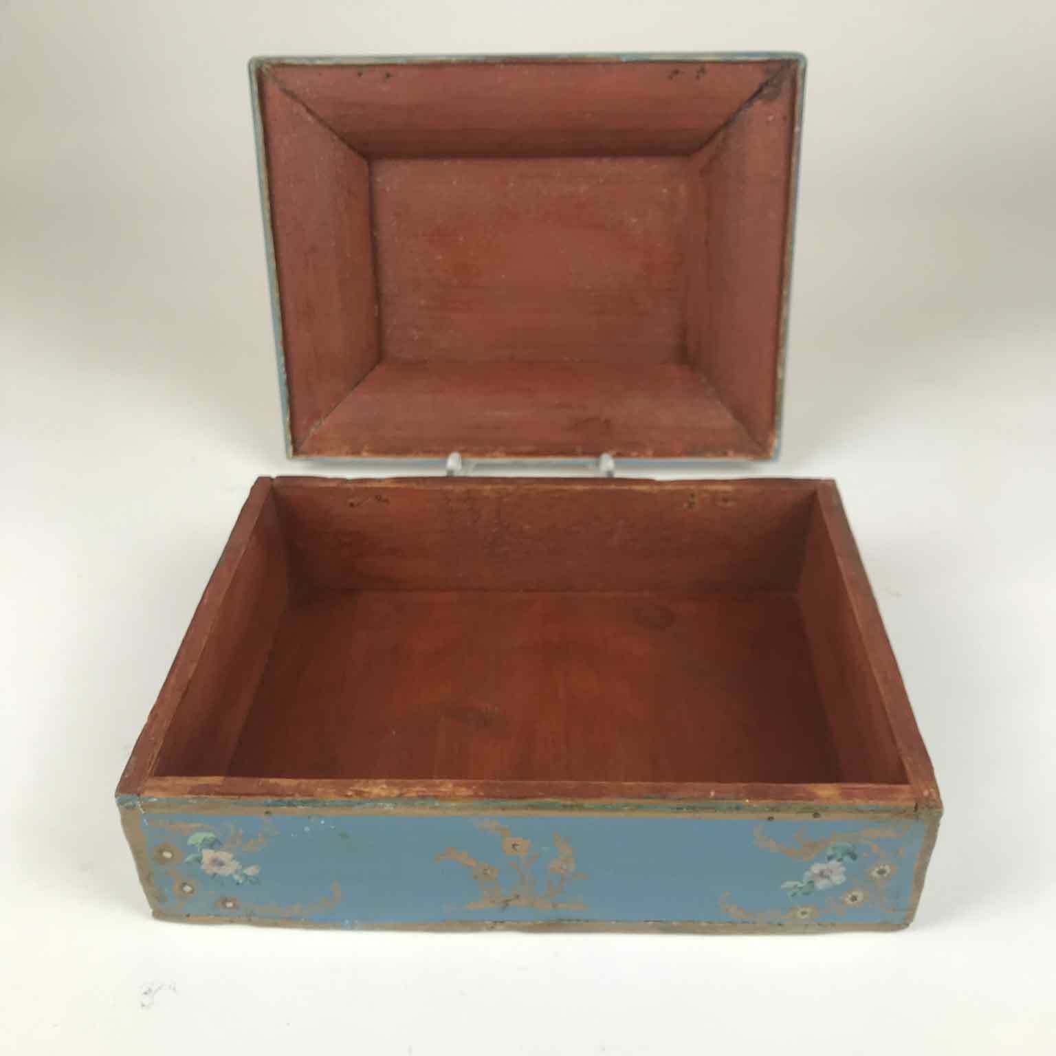 1450.0 Lacquered Box With Fake Paper And Little Flowers, Late 1700s photo