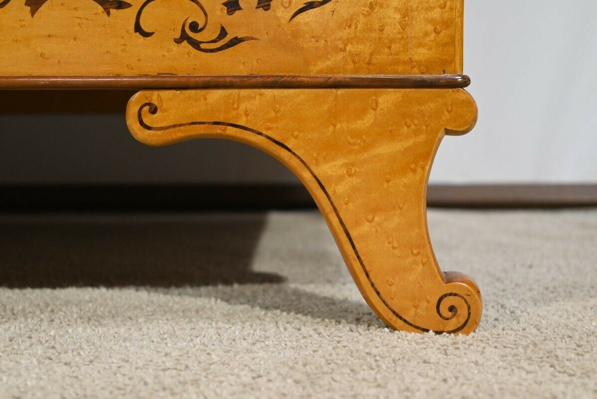 photo for sale Maple Speckled Daybed, Charles X Period – Early 19th Century