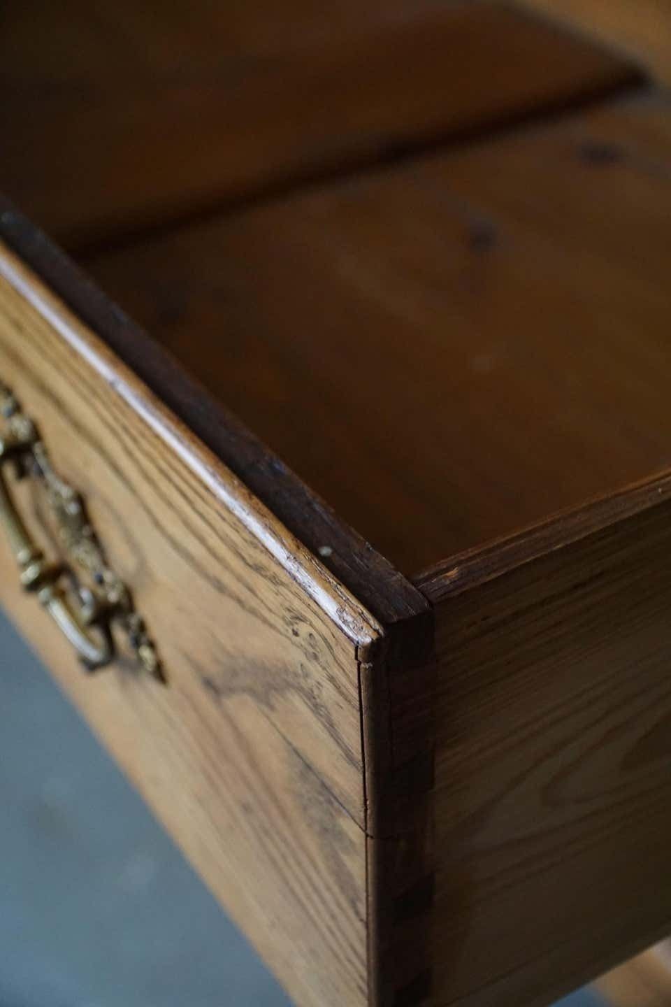 photo vintage Antique Danish Chest Of Drawers In Oak, Made In Late 18th Century, Louis 16