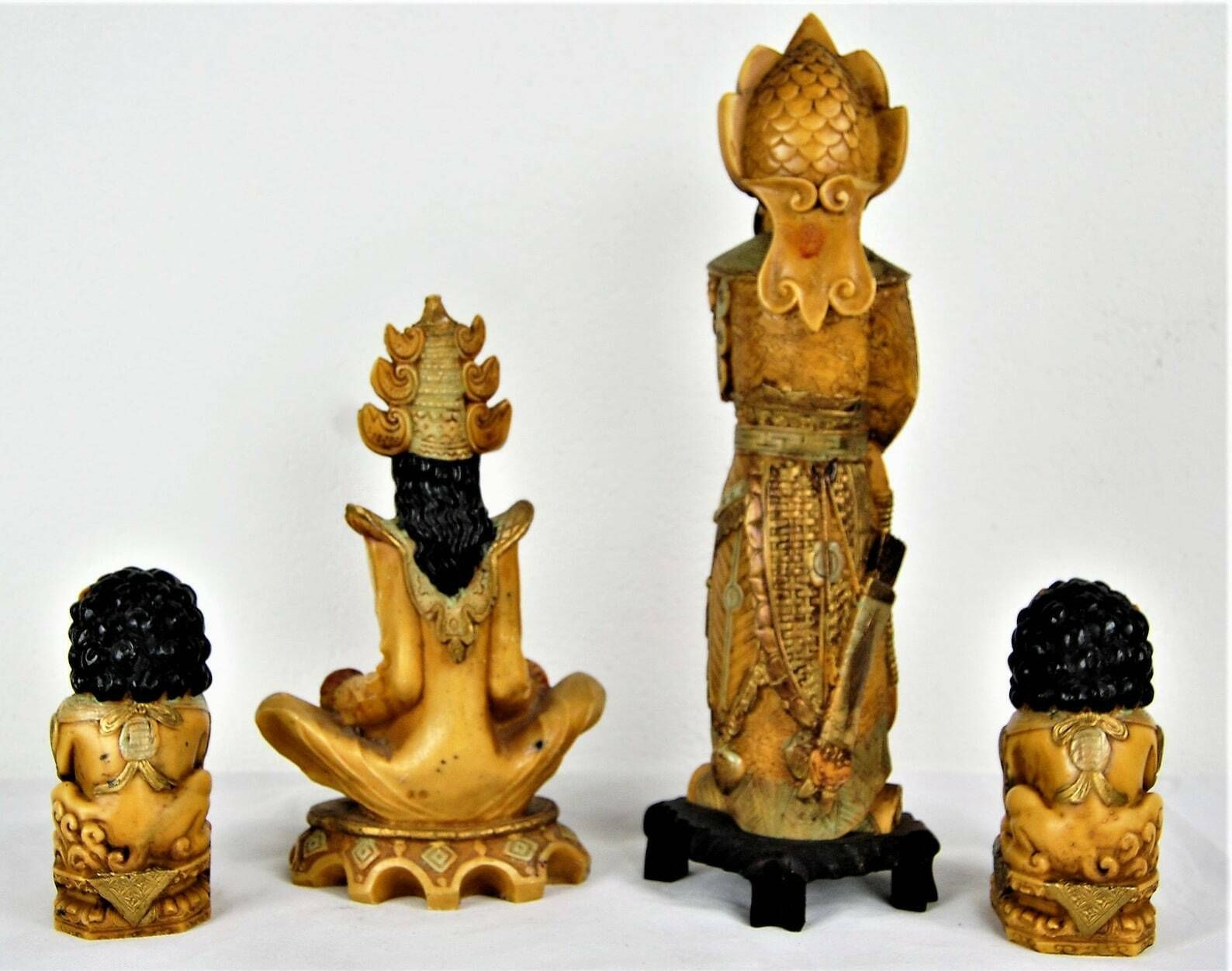 Oriental Figurines Of A Royal Family With The Two Guardian Lions, Initials Signed Ag Based photo vinterior
