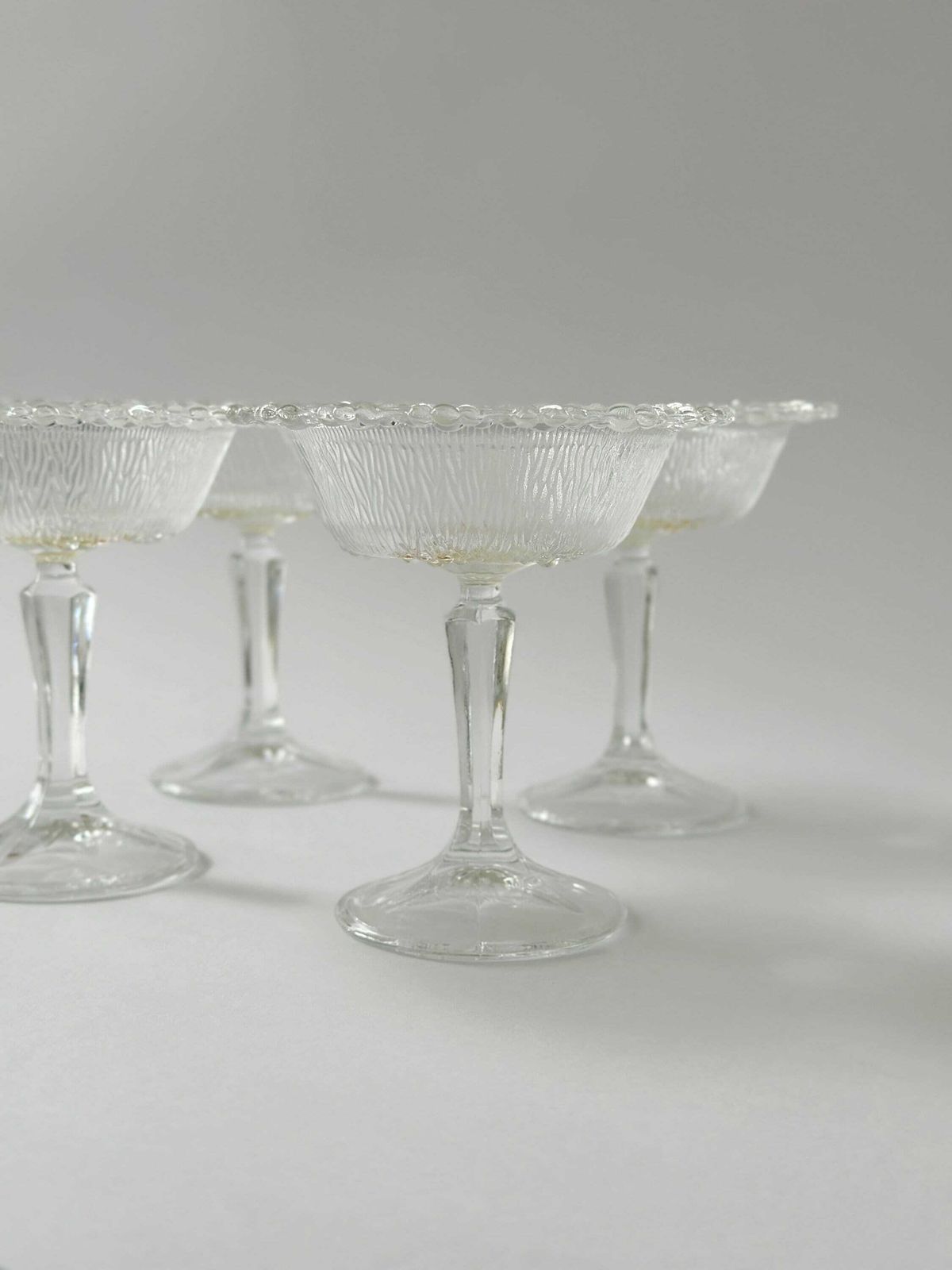 4 Vintage Champagne Coupes. Bubble Rim Sparkling Wine Glasses. Gatsby Style Glasses. Made In Italy photo Home Decor