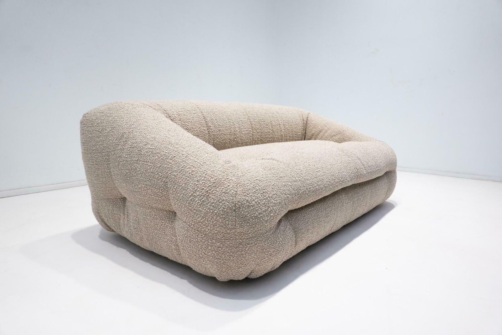 photo furniture Mid Century Modern Italian Sofa, Beige Boucle Fabric, Italy, 1960s
