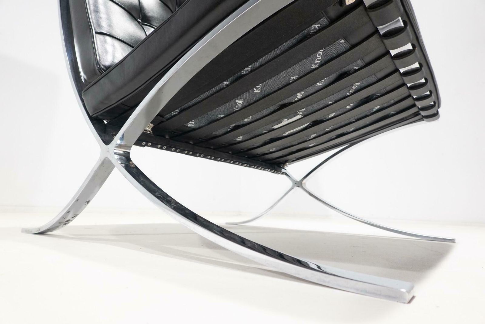 Pair Of Black Leather Barcelona Chairs By Mies Van Der Rohe For Knoll, 1960s photo 15124.0