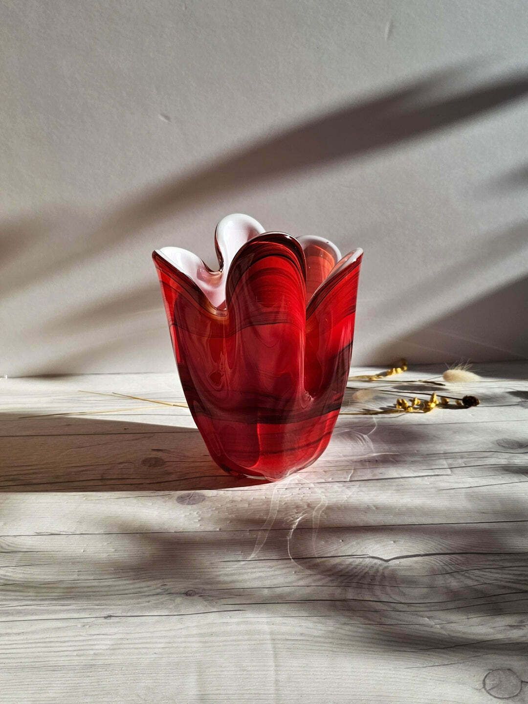 Hokuyo Glassworks, Scarlet Striped 6 Lobed Cased Anemone Fazzoletto Vase, 1960s 70s, Japanese photo furniture