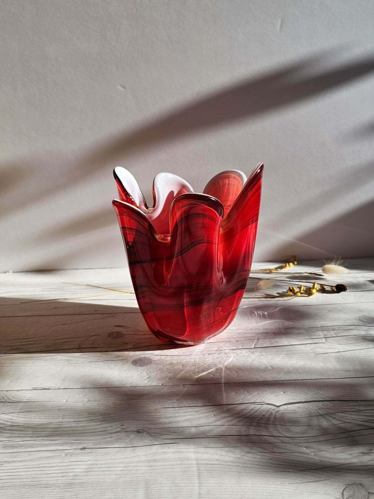 Hokuyo Glassworks, Scarlet Striped 6 Lobed Cased Anemone Fazzoletto Vase, 1960s 70s, Japanese photo 90.0