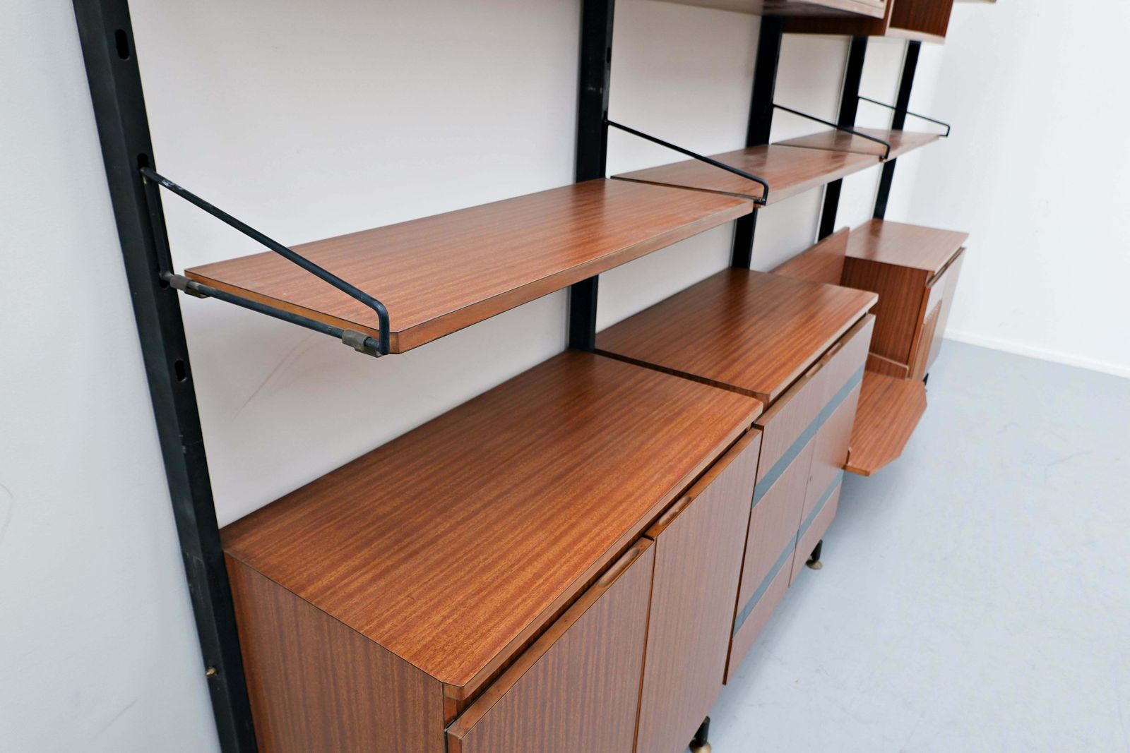 Mid Century Modern Italian Wall Unit Model ''''Urio'''' By Ico Parisi For Mim, 1960s photo vinterior