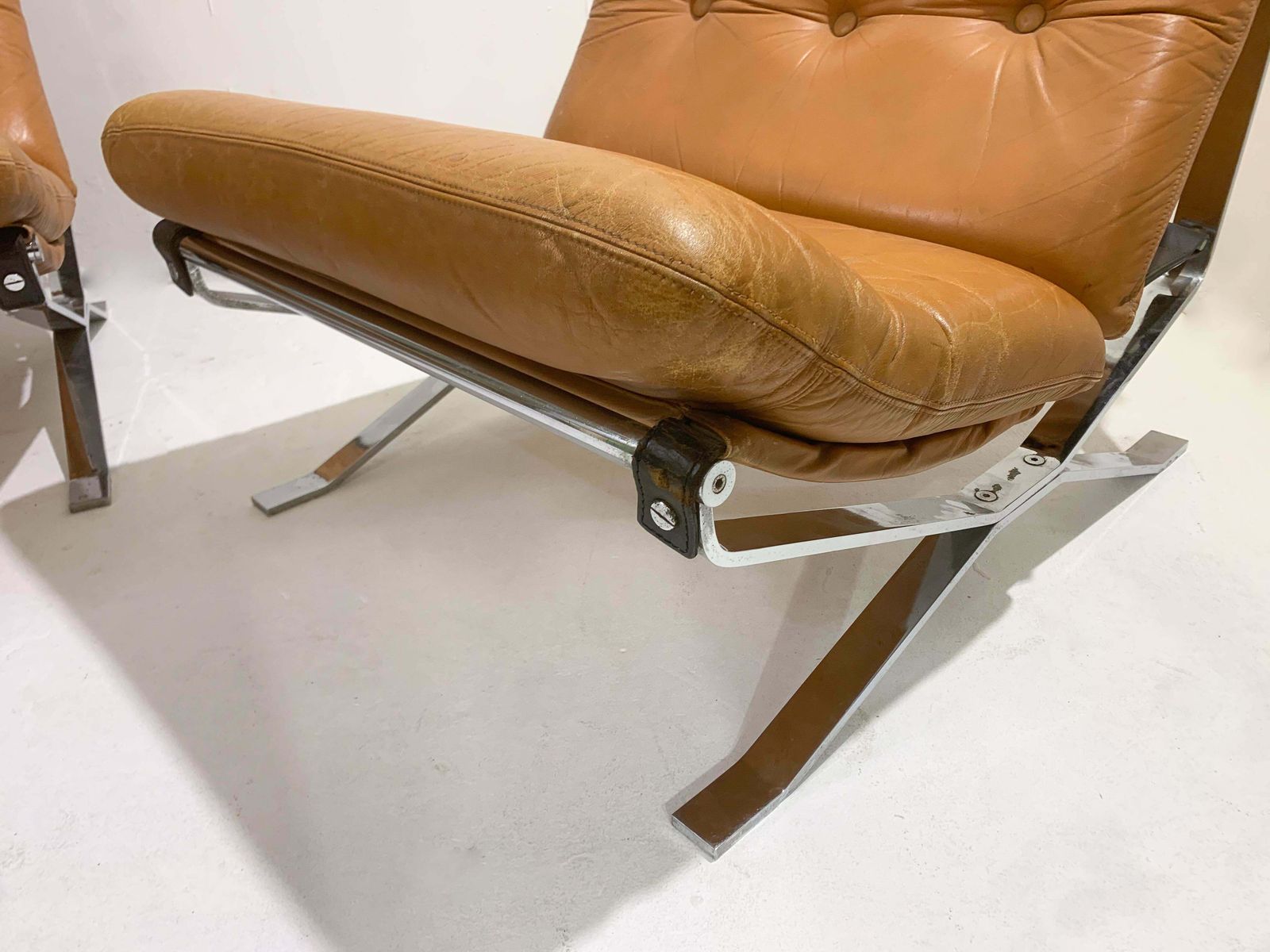 Mid Century Modern Pair Of Italian Armchairs, Original Leather, Mim, 1960s photo vintage