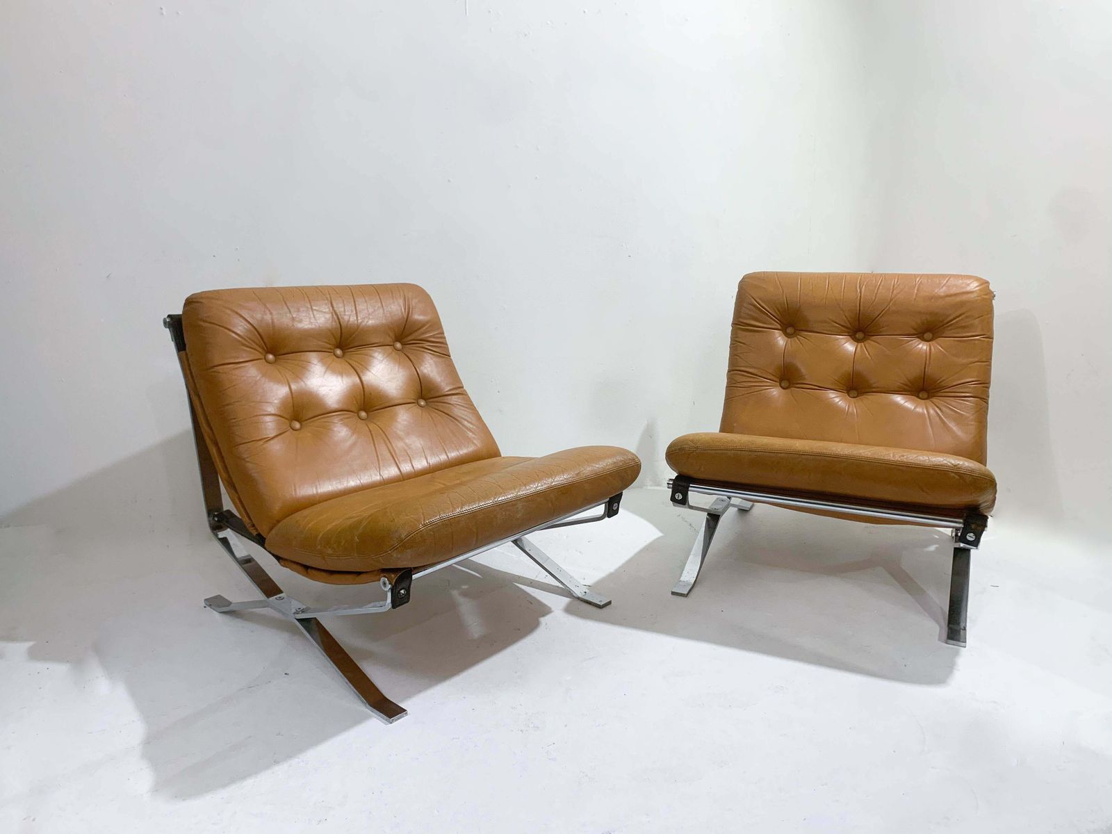 photo vinterior Mid Century Modern Pair Of Italian Armchairs, Original Leather, Mim, 1960s