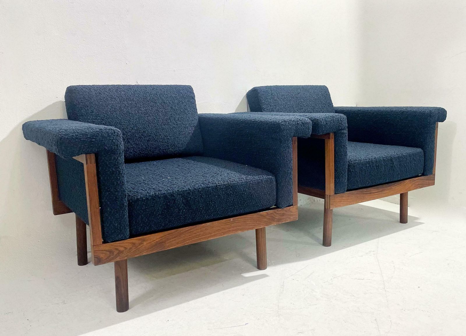 Mid Century Modern Pair Of Armchairs By Kazuhide Takahama, Gavina, Italy, 1958 photo vinterior
