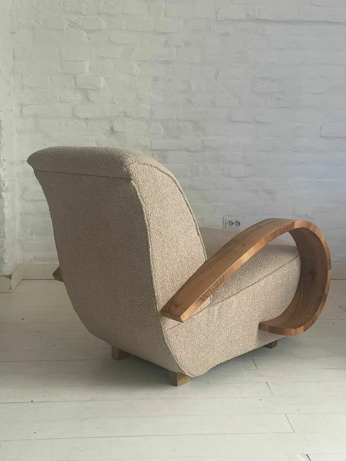 photo vinterior Art Deco Armchair With Wooden Arm And Curly Taupe Fabric