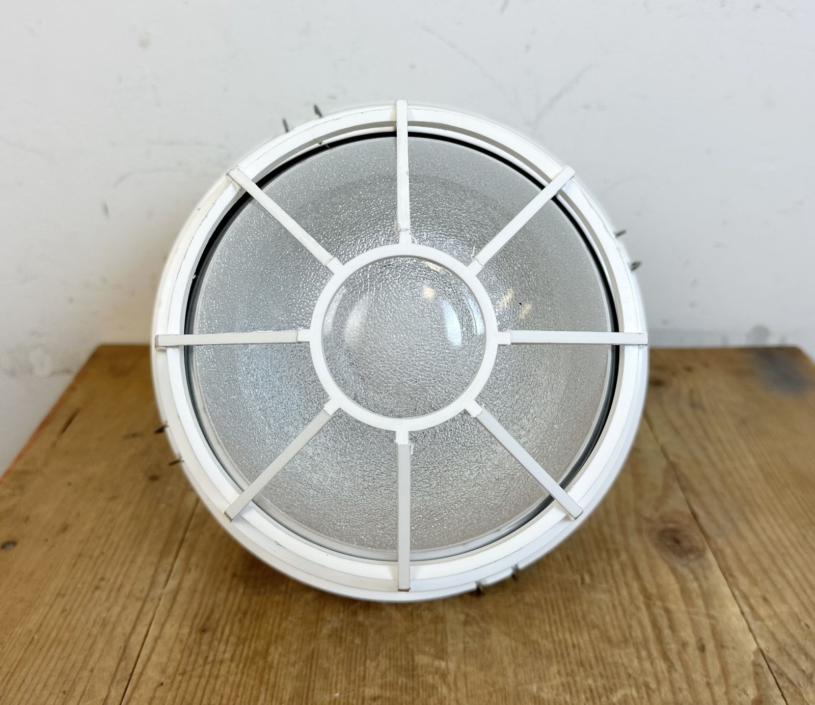 photo vinterior White Industrial Factory Light With Plastic Grid From Elektrosvit, 1990s, 16x