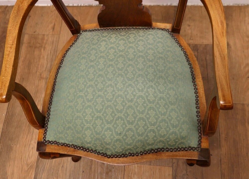 photo furniture A Pair Of Elegant Edwardian Upholstered Arm Chairs