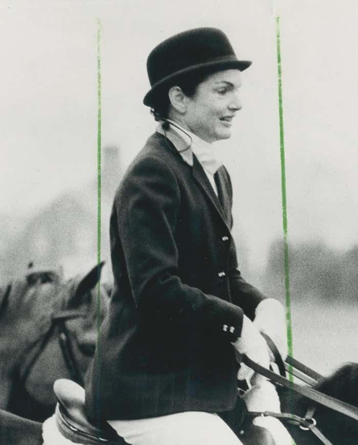 Gökşin Sipahioğlu Jackie Kennedy, Reiter Auf Pferden, Ca. 1970er Jahre photo furniture