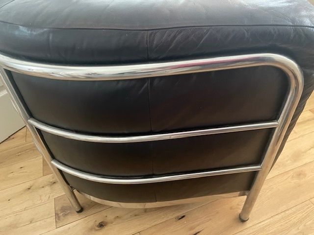 Zanotta "Onda" Leather  And Chrome Armchair photo 1750.0