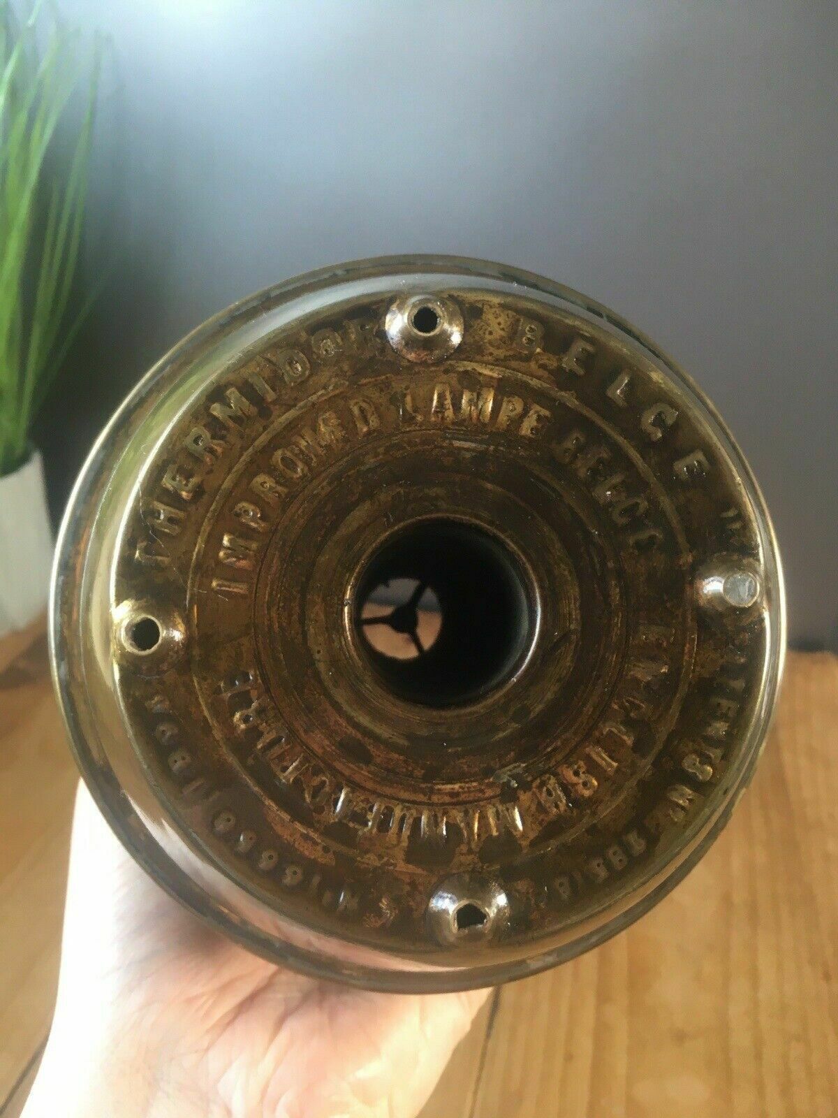 photo vintage Antique Thermidor Improved Lampe Belge Floral Brass Oil Lamp Base Lantern Light
