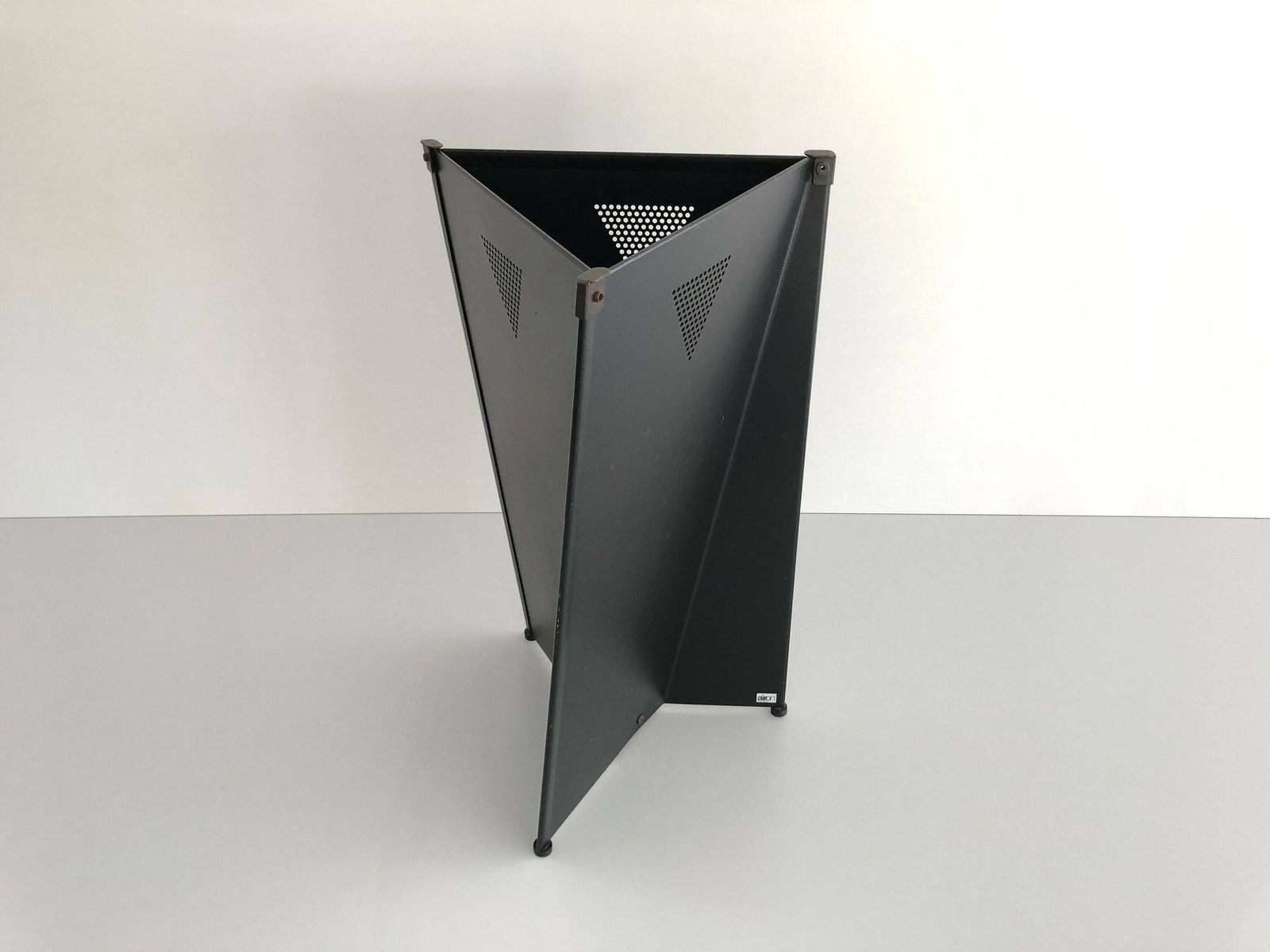 Unusual Geometric Italian Design Heavy Black Metal Large Umbrella Stand By Airon Forme E Funzioni, 1980s, Italy