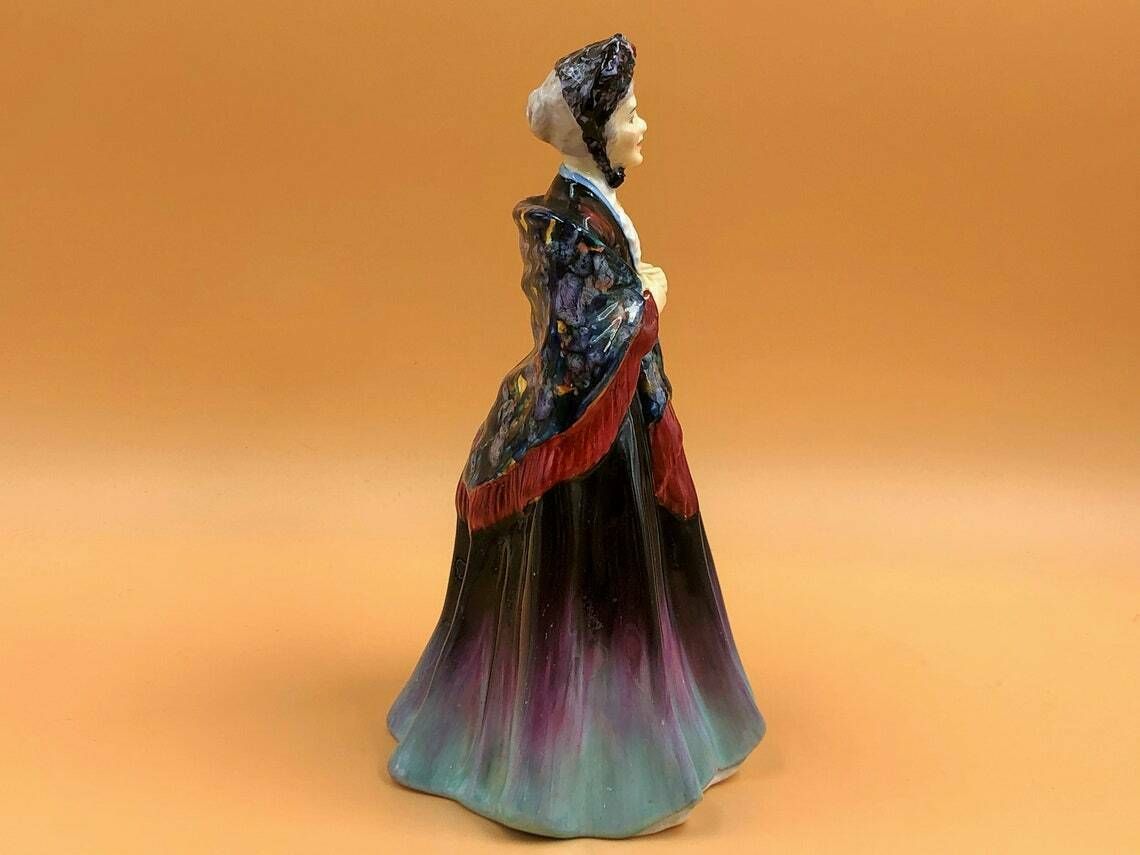 Vintage Paragon China Grand Ma Ma Figurine. C1950. Eh103. photo furniture