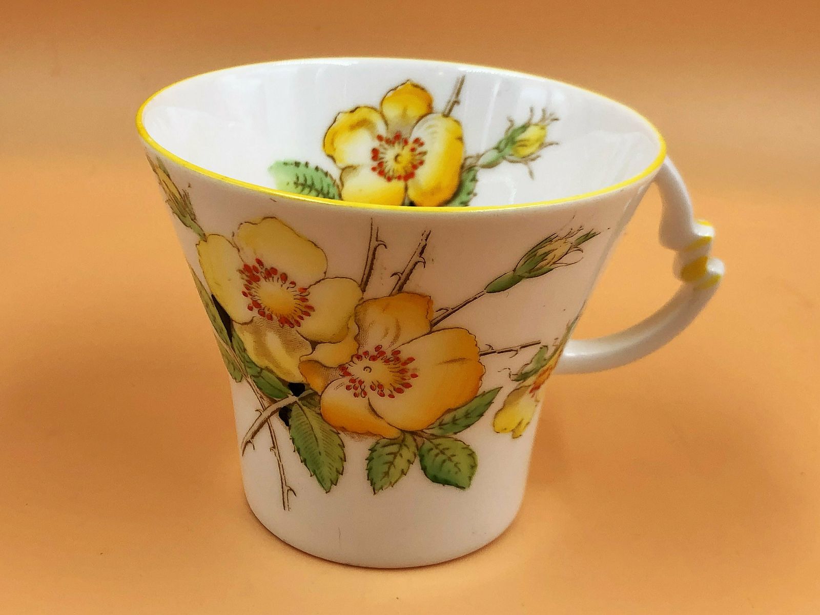 Royal Albert Crown China Art Deco Shape Wild Rose Yellow Trim Design Tea Trio. 794028. 9351. photo 75.0