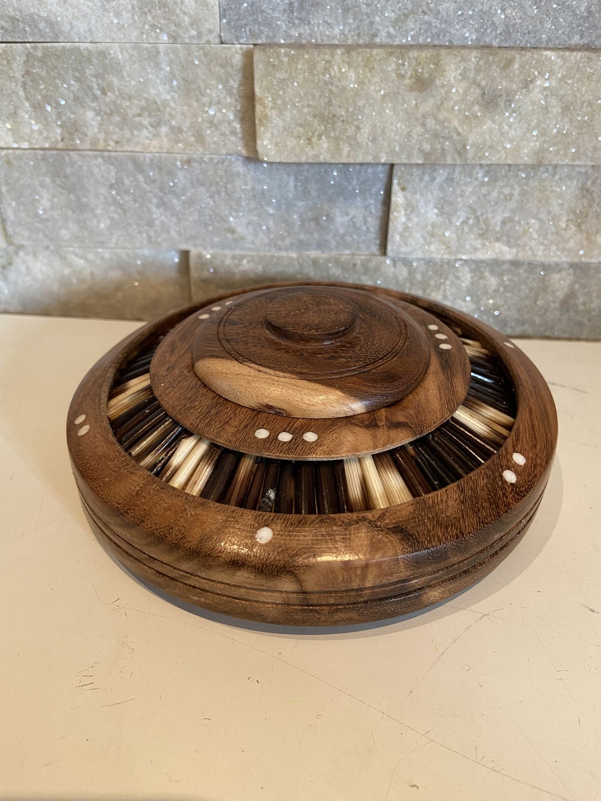 photo furniture Antique Porcupine Quill Lidded Walnut Wooden Desk Box Bowl Cigarettes Holer Ashtray