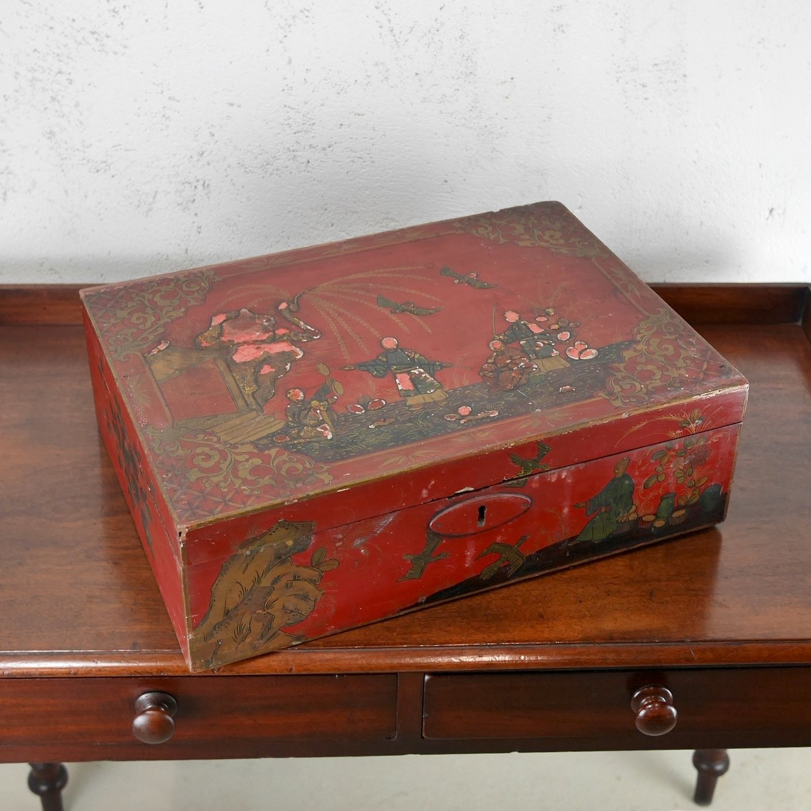 photo vintage Antique Wig Jewelry Red Wooden Box Chinoiserie