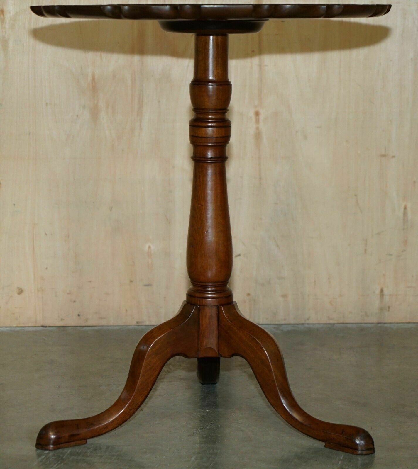 Lovely Circa 1920 Flamed Mahogany Pie Crust Edge Tripod Lamp Side End Wine Table photo buy