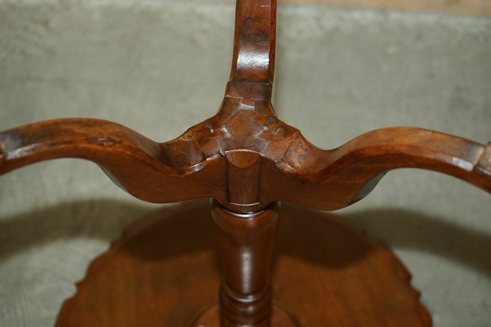 photo buy Lovely Circa 1920 Flamed Mahogany Pie Crust Edge Tripod Lamp Side End Wine Table