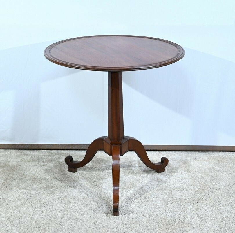 Small Cuban Mahogany Pedestal Table, Restoration Period – Early 19th Century