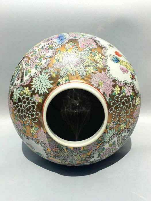 Chinese 'Mille Fleur' Large Vase/Jar With People And Lotus Four Panels Pattern photo 200.0