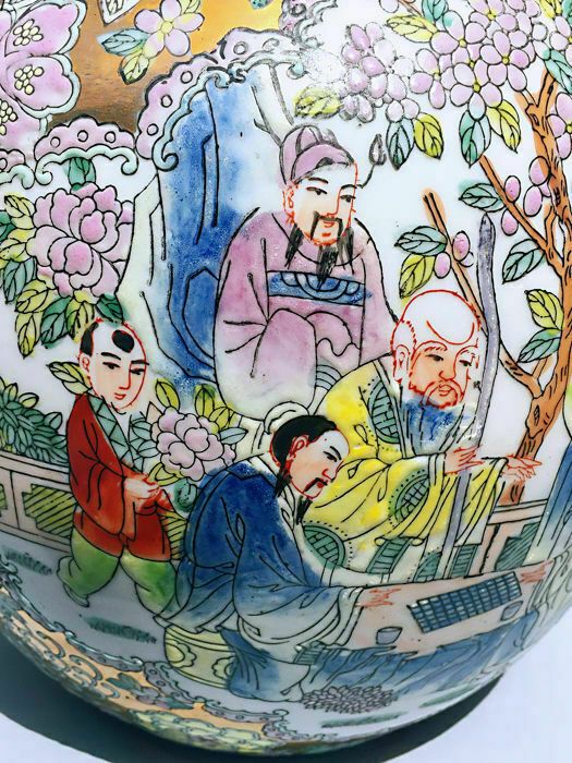 Chinese 'Mille Fleur' Large Vase/Jar With People And Lotus Four Panels Pattern photo vintage