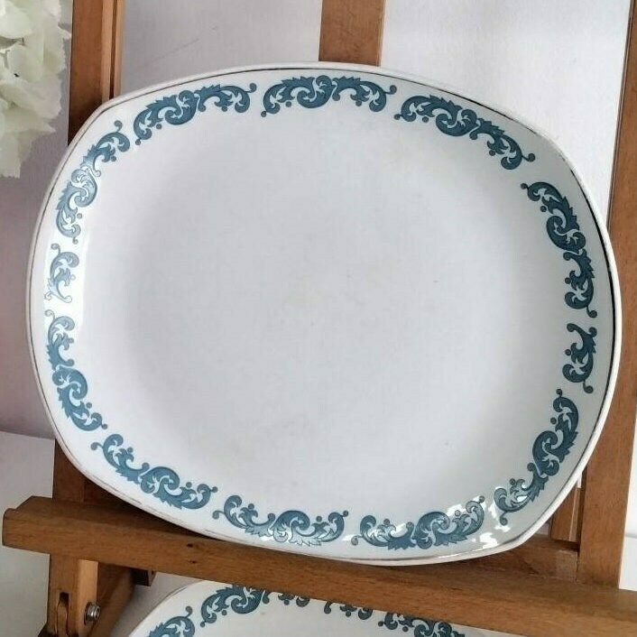 Six Vintage Large Crown Essex Capri Design Blue And White Plates Edged In Gold Plates Sold As Set Of 6 N/S 354