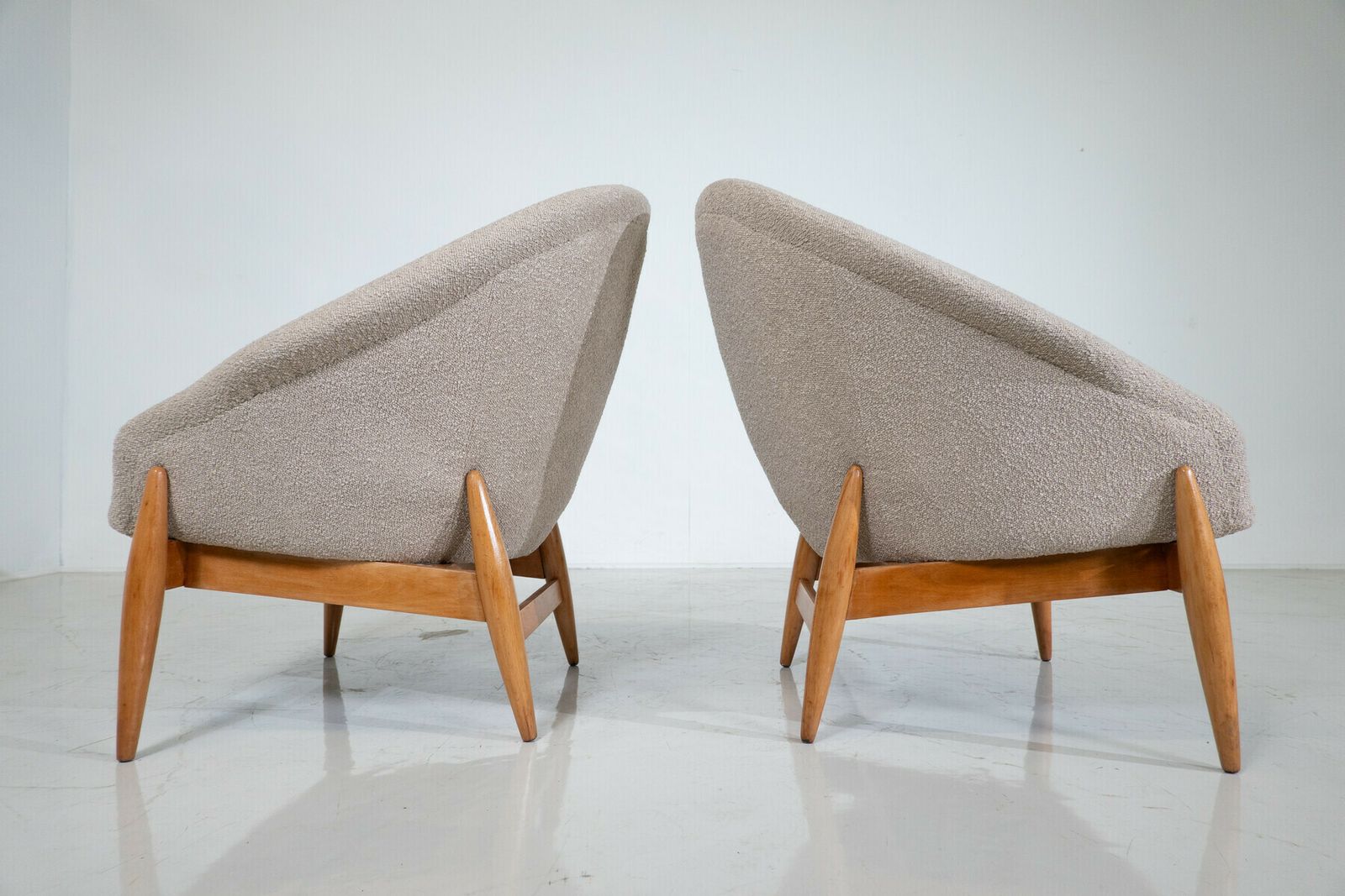 Pair Of Mid Century Modern Beige Fabric Armchairs By Julia Gaubek – Hungary 1950s photo vintage