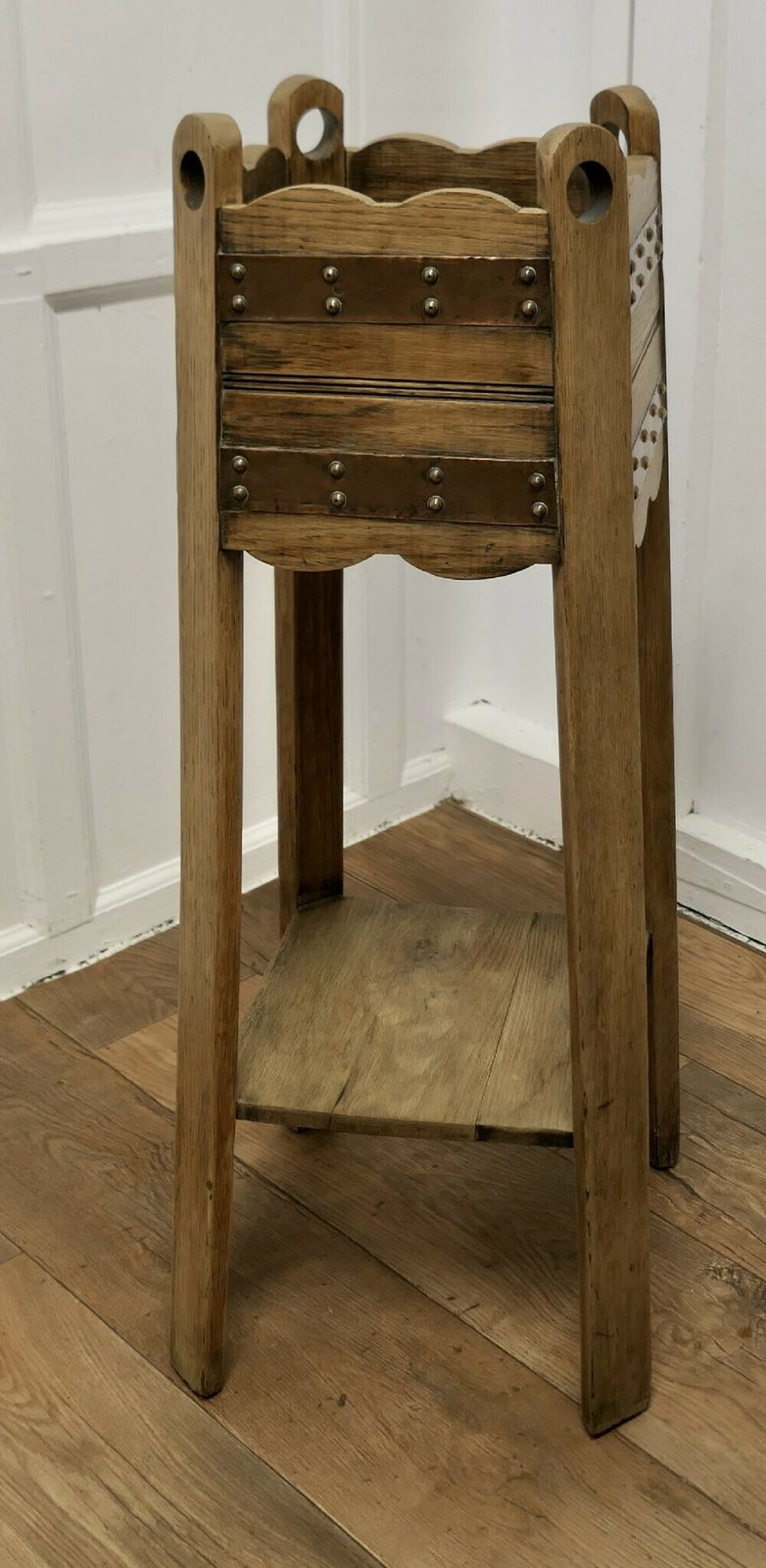 A Very Attractive Arts And Crafts Oak And Copper Jardinière, Plant Stand photo vinterior