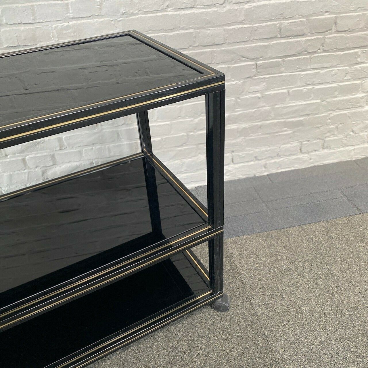 Pierre Vandel Tafel Op Wielen photo for sale