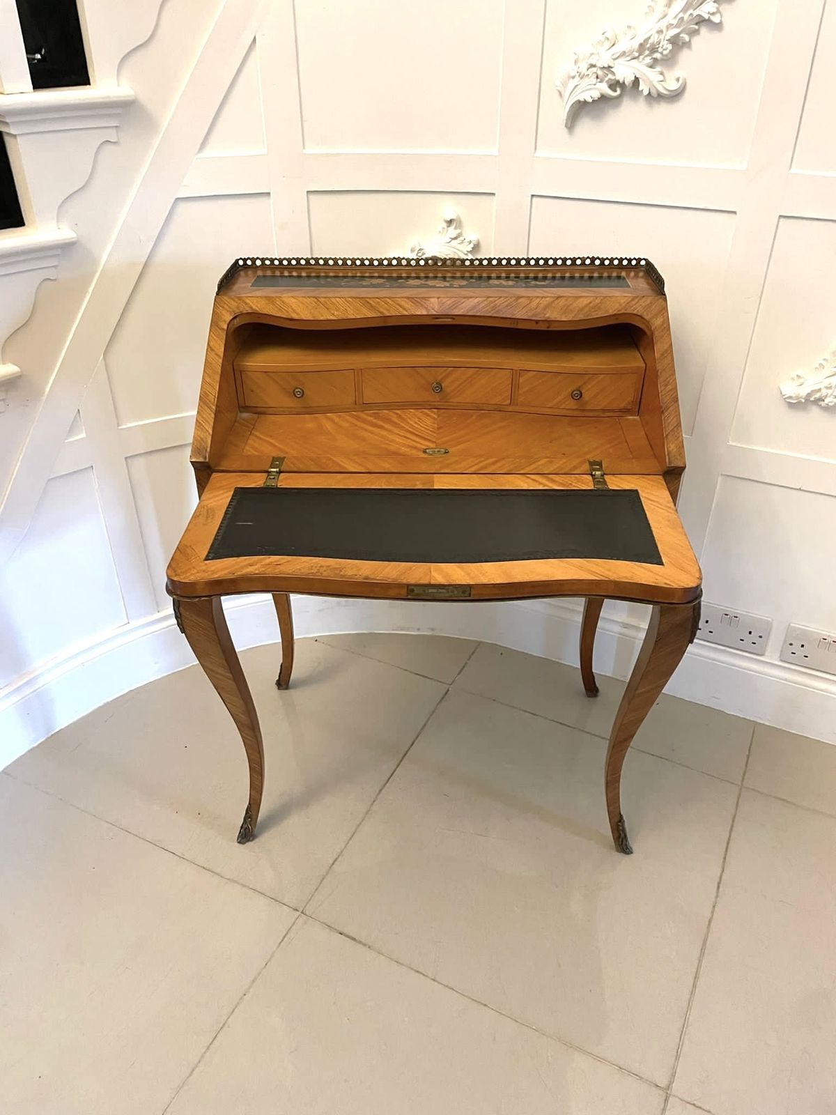 Antique 19th Century Quality Satinwood Freestanding Marquetry Inlaid French Bureau photo 1985.0