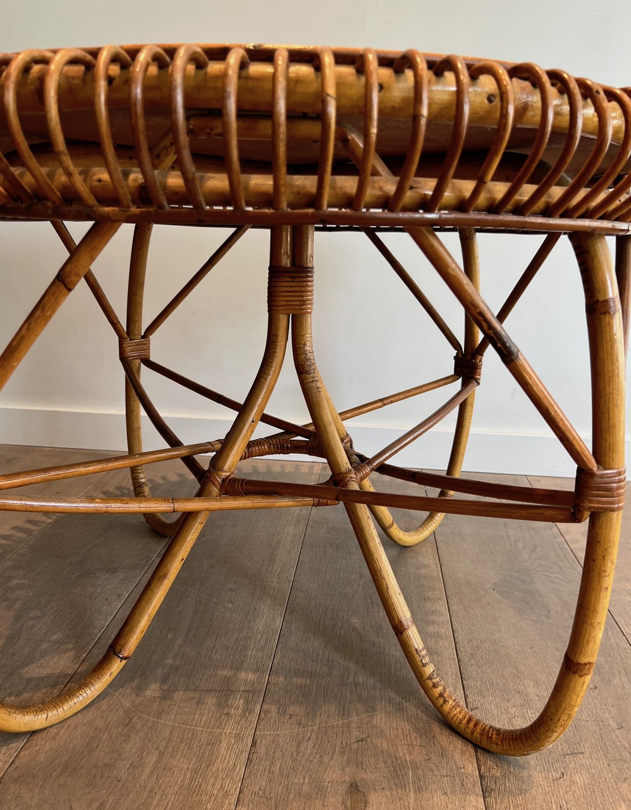 photo vintage Round Rattan Coffee Table In The Taste Of Franco Albini