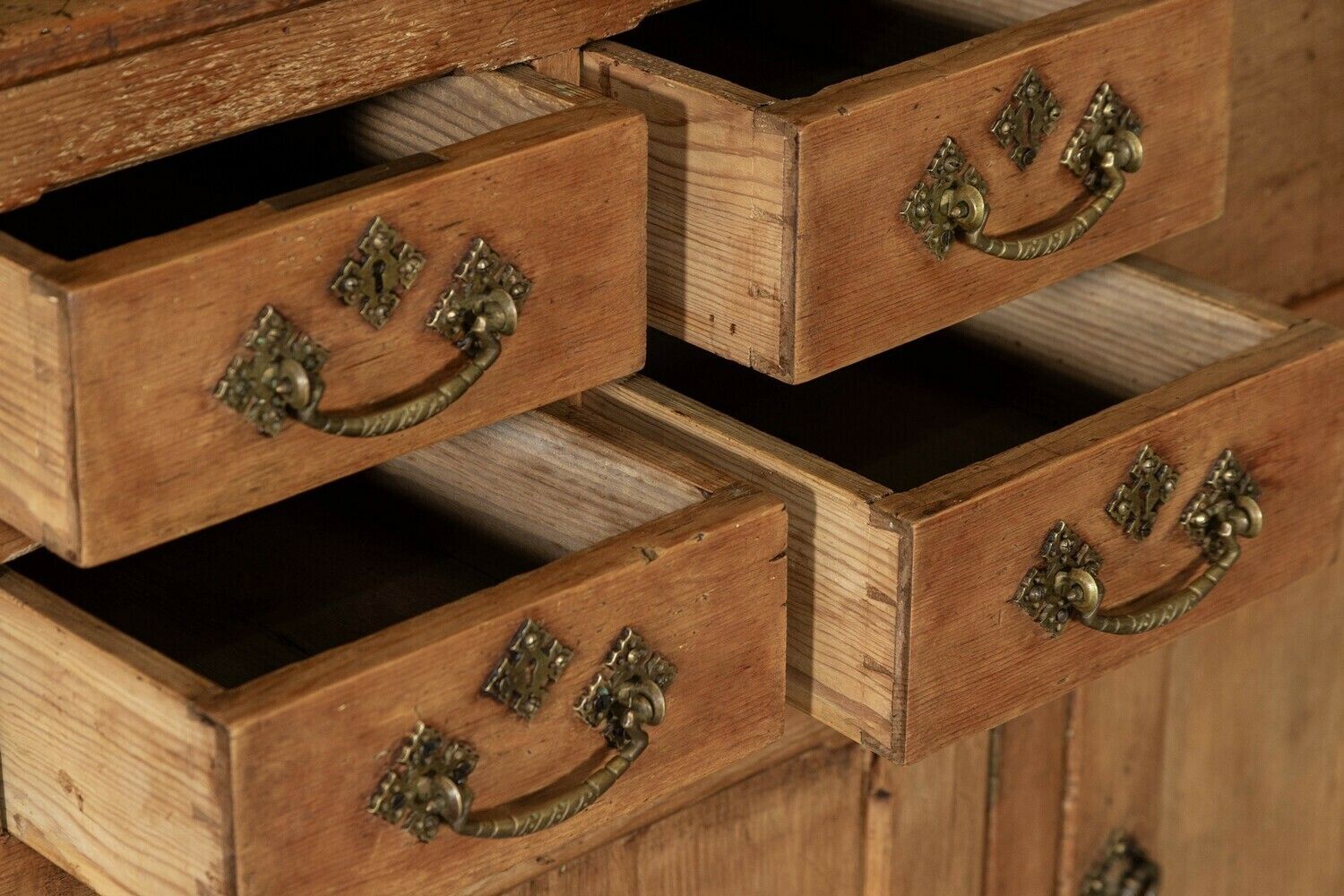 photo furniture Large 19thc English Pine Dresser