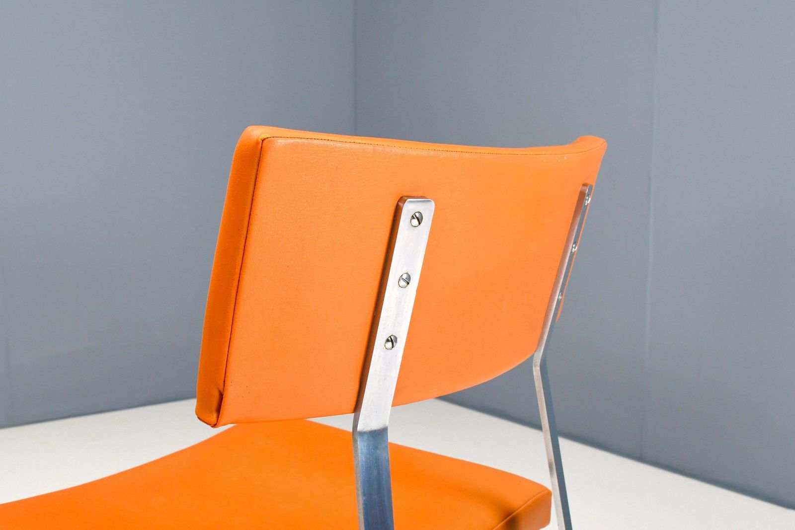 Set Of Six ‘Zig Zag’ Chairs In Metal And Orange Leatherette, Belgium 1960s photo vintage