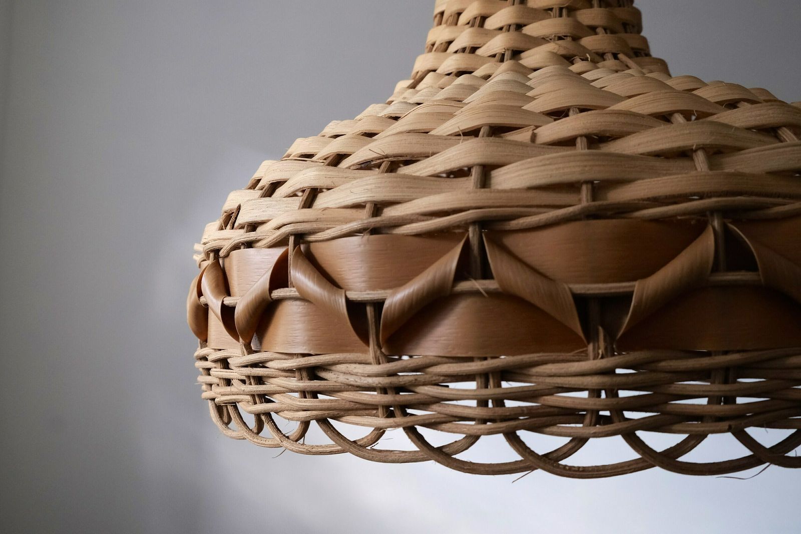 Vintage Rattan Light Shade Scallop, Vintage Wicker Shade, French Rattan Shade, Midcentury Shade, Petal Light Shade photo vinterior
