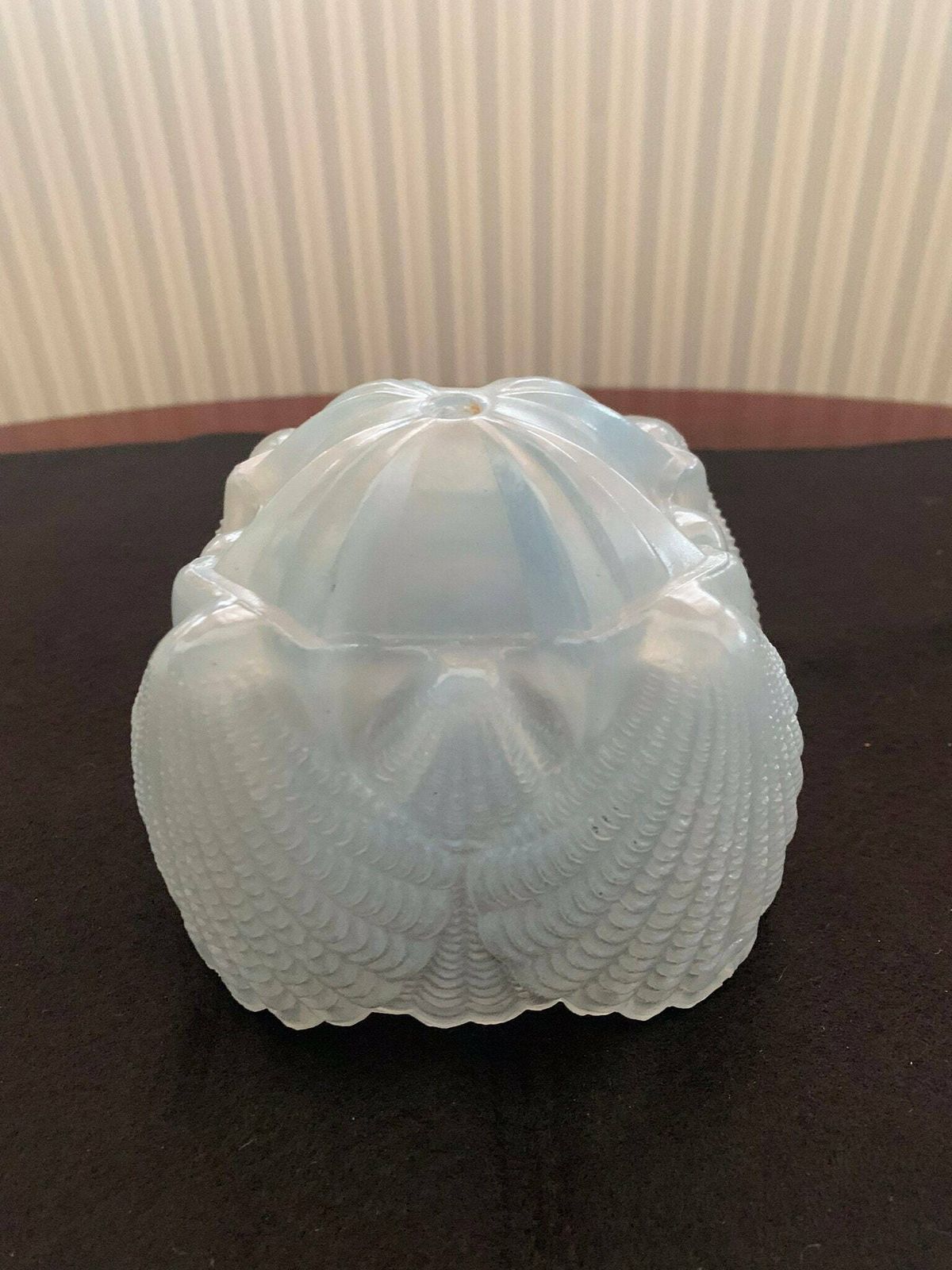 Exceptional Antique Art Deco Opalescent Glass Clam/Scallop Shell Lamp/Light Shade
