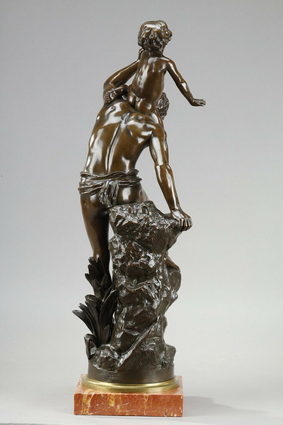 Brown Patina Bronze Of A Man Carrying A Child On His Back, By Gaston Leroux (1854 1942) photo vinterior