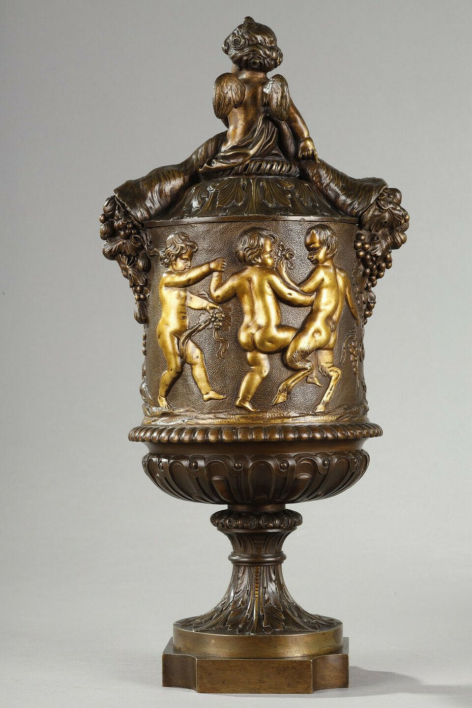Pair Of Covered Vases, In Finely Chased Bronze With A Rich Rotating Decoration photo vinterior