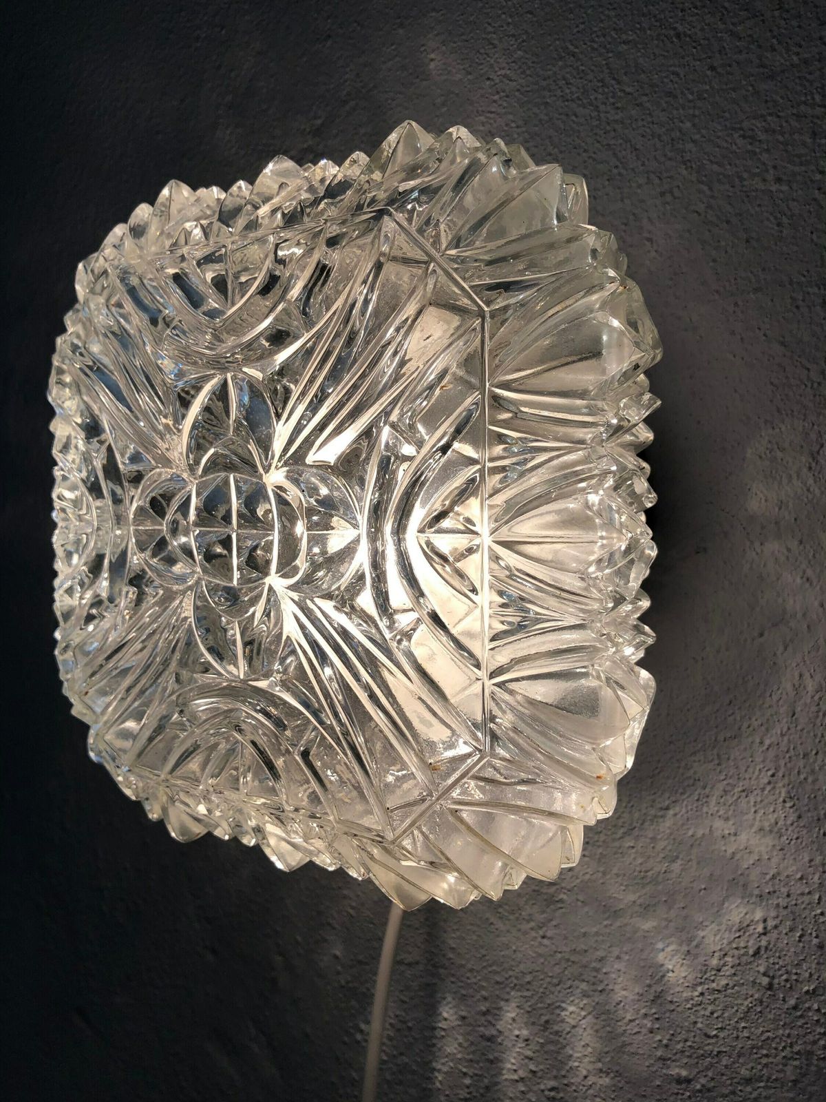 Deens Modern Geometrisch Gepatrond Glazen Wandlamp Met Punten En Organische Vormen – Mid-Century Design Ca. Jaren 1960 photo furniture