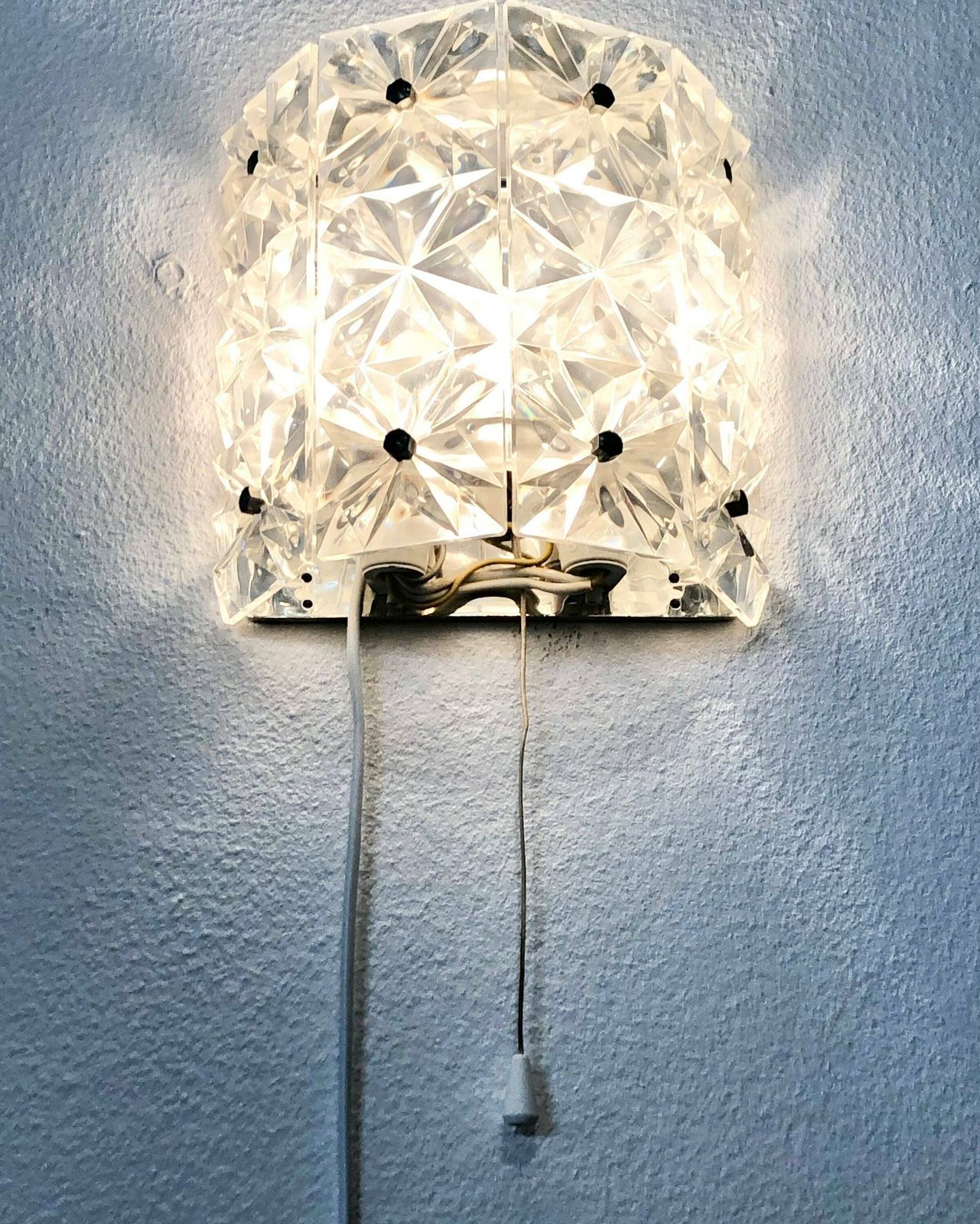 Danish Gorgeous Mid Century Vintage Wall Lamp With Beautiful Clear Patterned Relief Plastic Shade photo vinterior