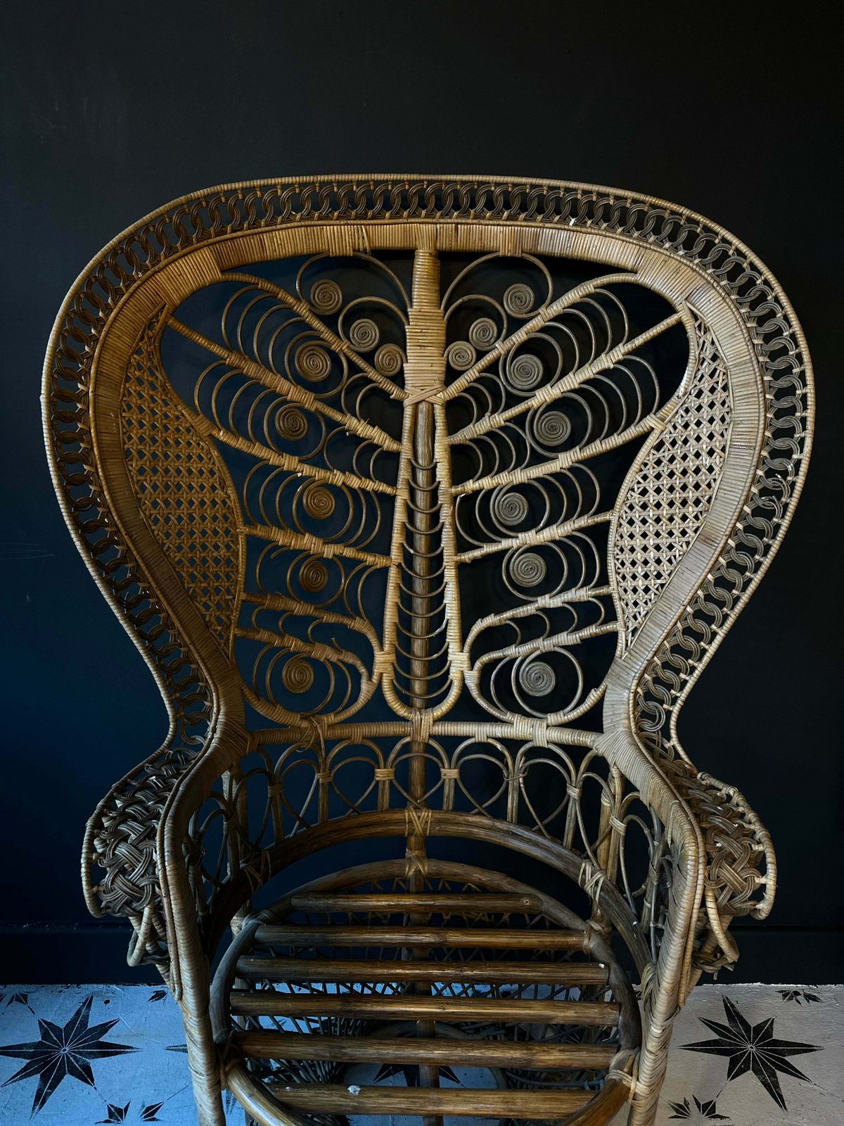 Stunning Pair Of Emmanuelle Peacock By Koq Maison Throne Chairs   Rare photo furniture