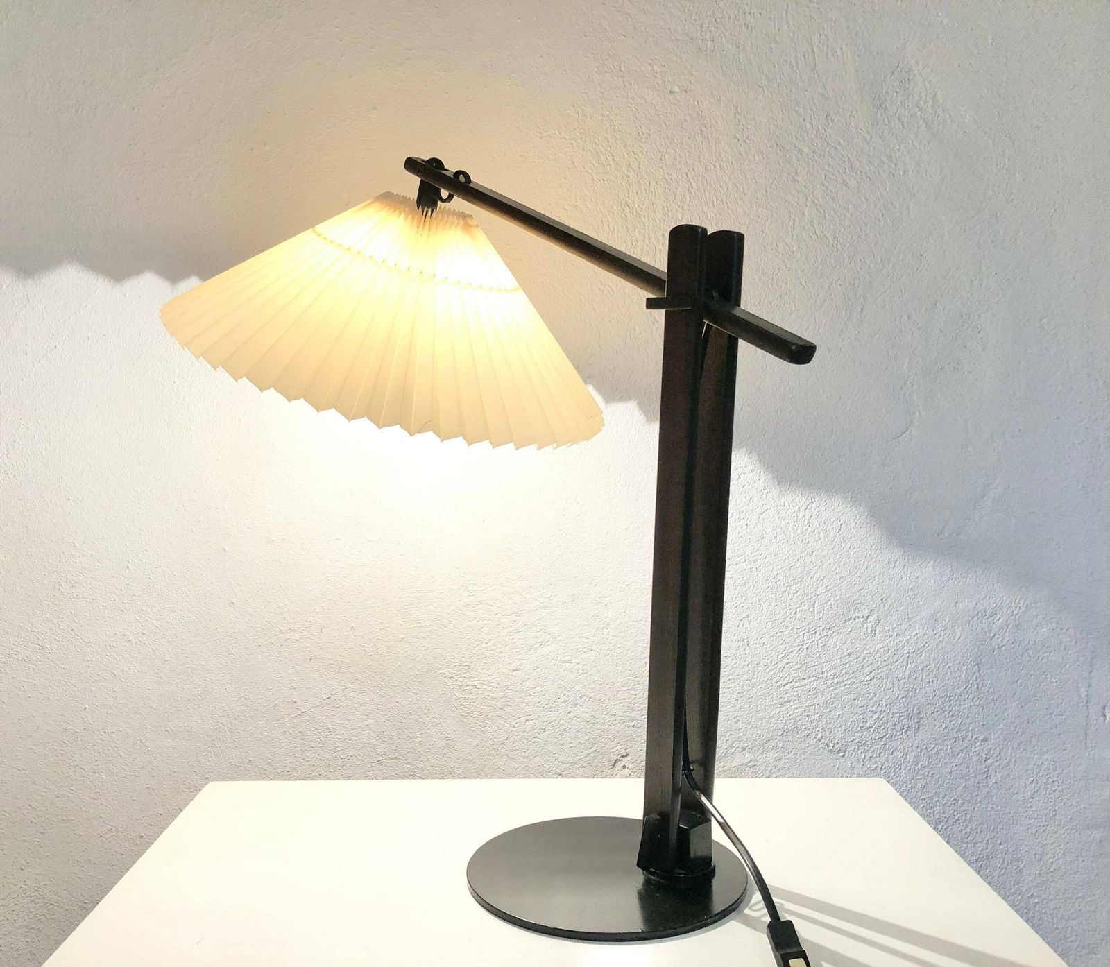 Original Caprani Mid Century Modern Danish Table Lamp In Rare Model Dark Wood With Beige Pleated Shade photo Lighting