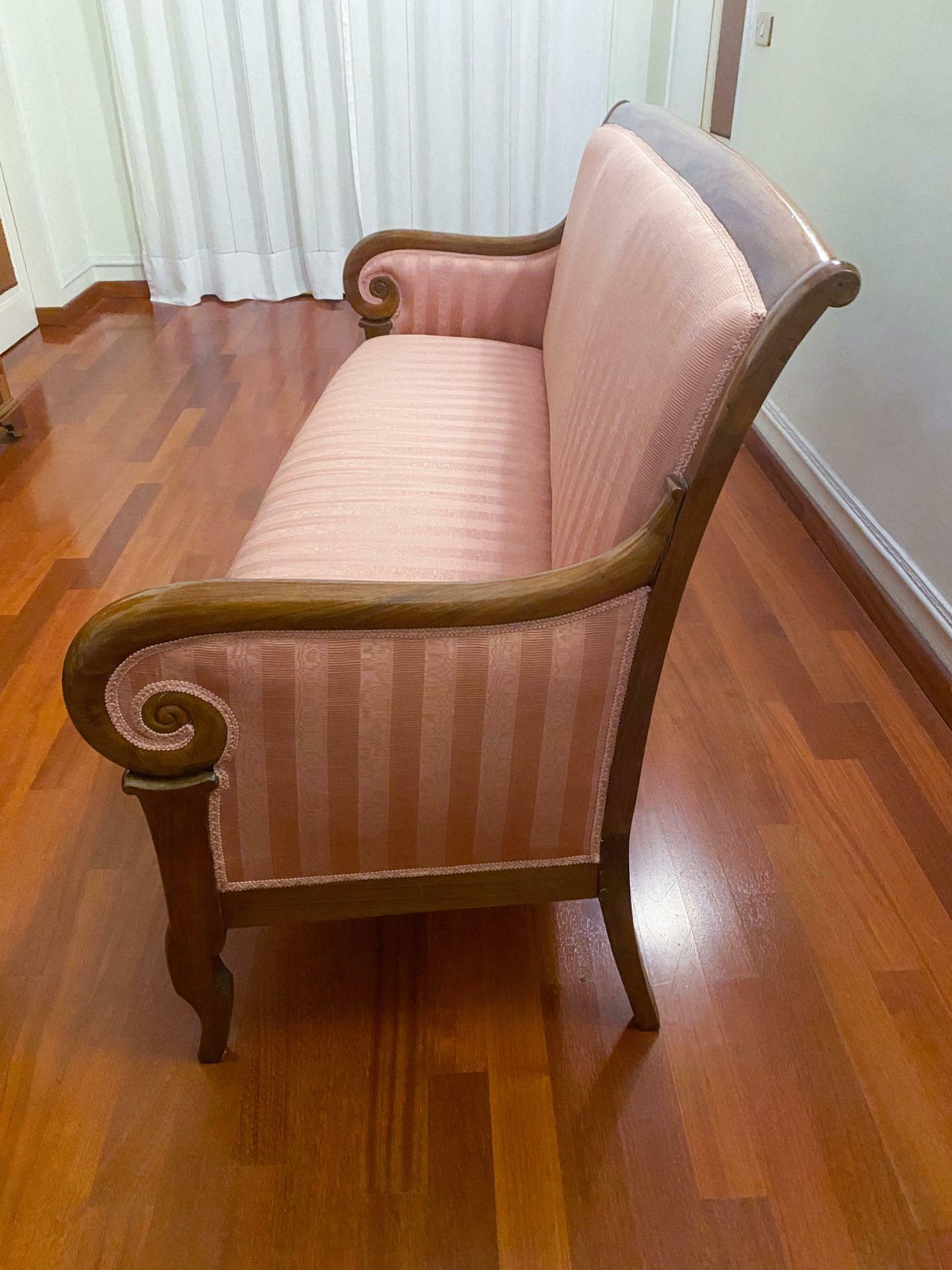 photo vinterior Antique Restoration Era Walnut Sofa, France 1830s