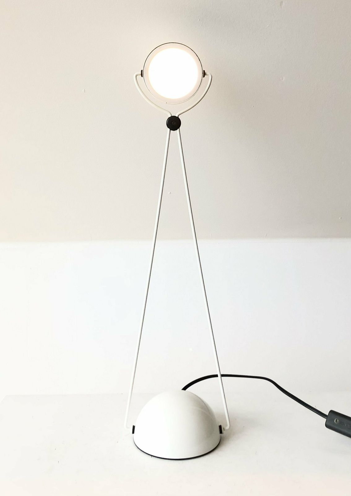 Postmodern Italian “Meridiana” Table Lamp In White Metal And Minimalist Expression   Design From The 1970s By Stefano Cevoli For Vermezzo photo Lighting