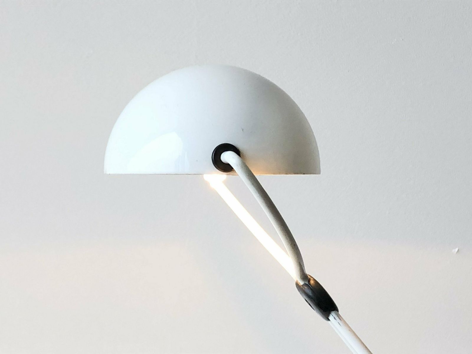 Postmodern Italian “Meridiana” Table Lamp In White Metal And Minimalist Expression   Design From The 1970s By Stefano Cevoli For Vermezzo photo 258.0