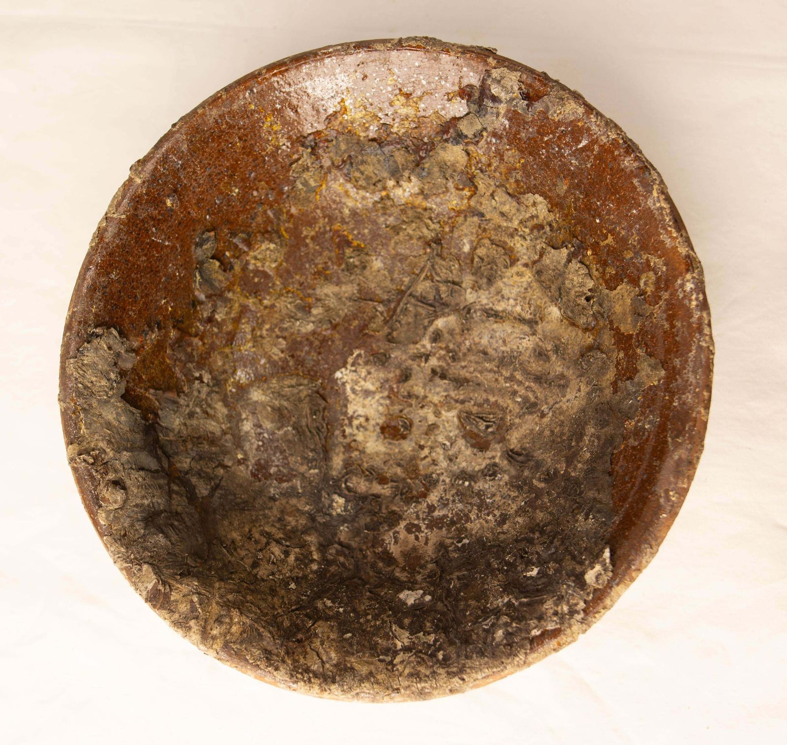 Early 19th Century French Pair Of Glazed Terracotta Resin Dishes photo for sale