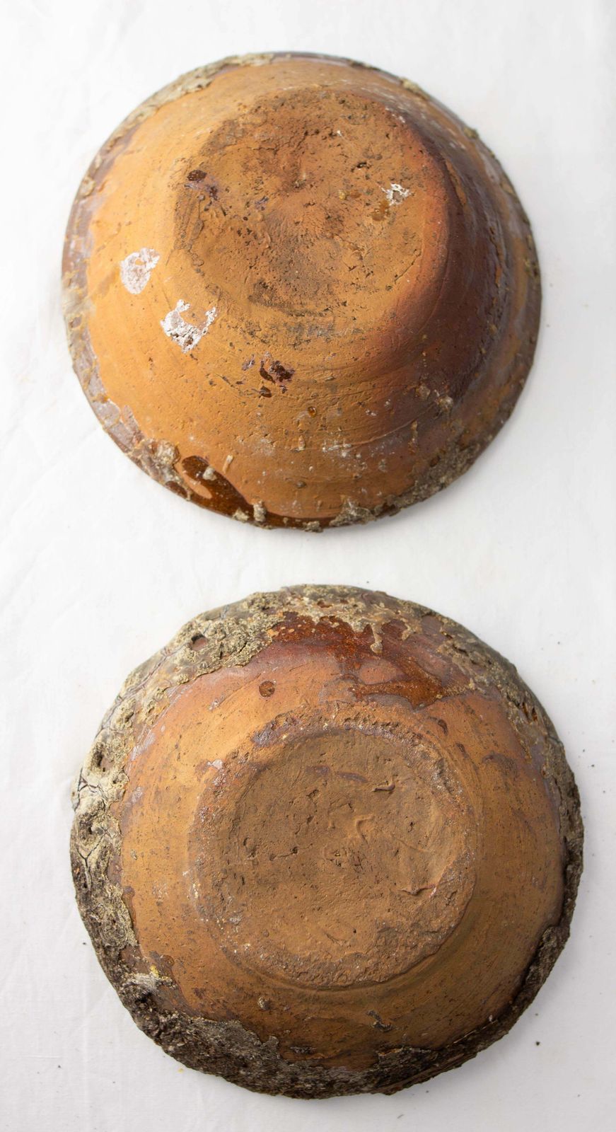 Early 19th Century French Pair Of Glazed Terracotta Resin Dishes photo 577.0
